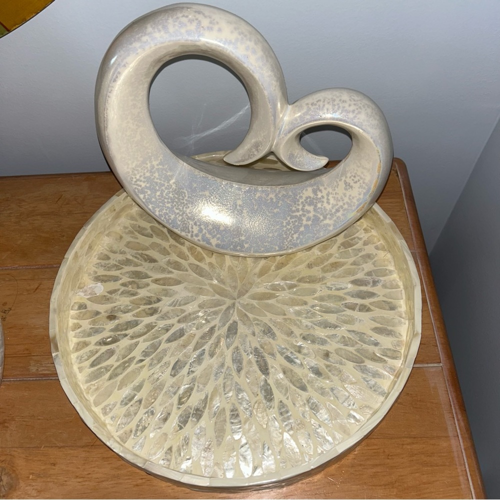 Fancy Vases Natural Color Nacar Set 4Pc
Excellent Condition - Picture 7 of 8